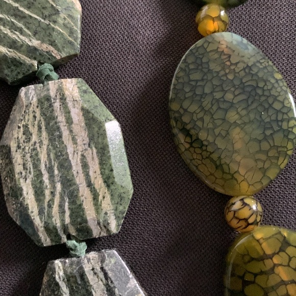 Green stone necklaces - Picture 2 of 3